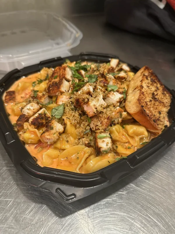 Blackened chicken tortellini in vodka sauce with garlic bread — food photography by chef J.O. King
